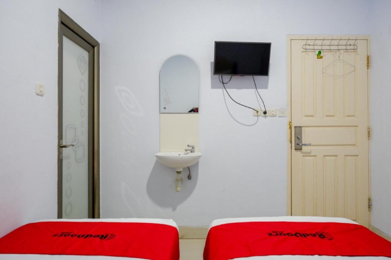 Reddoorz @ Hotel Bravo Pantai Kamali Bau Bau Baubau Exteriör bild